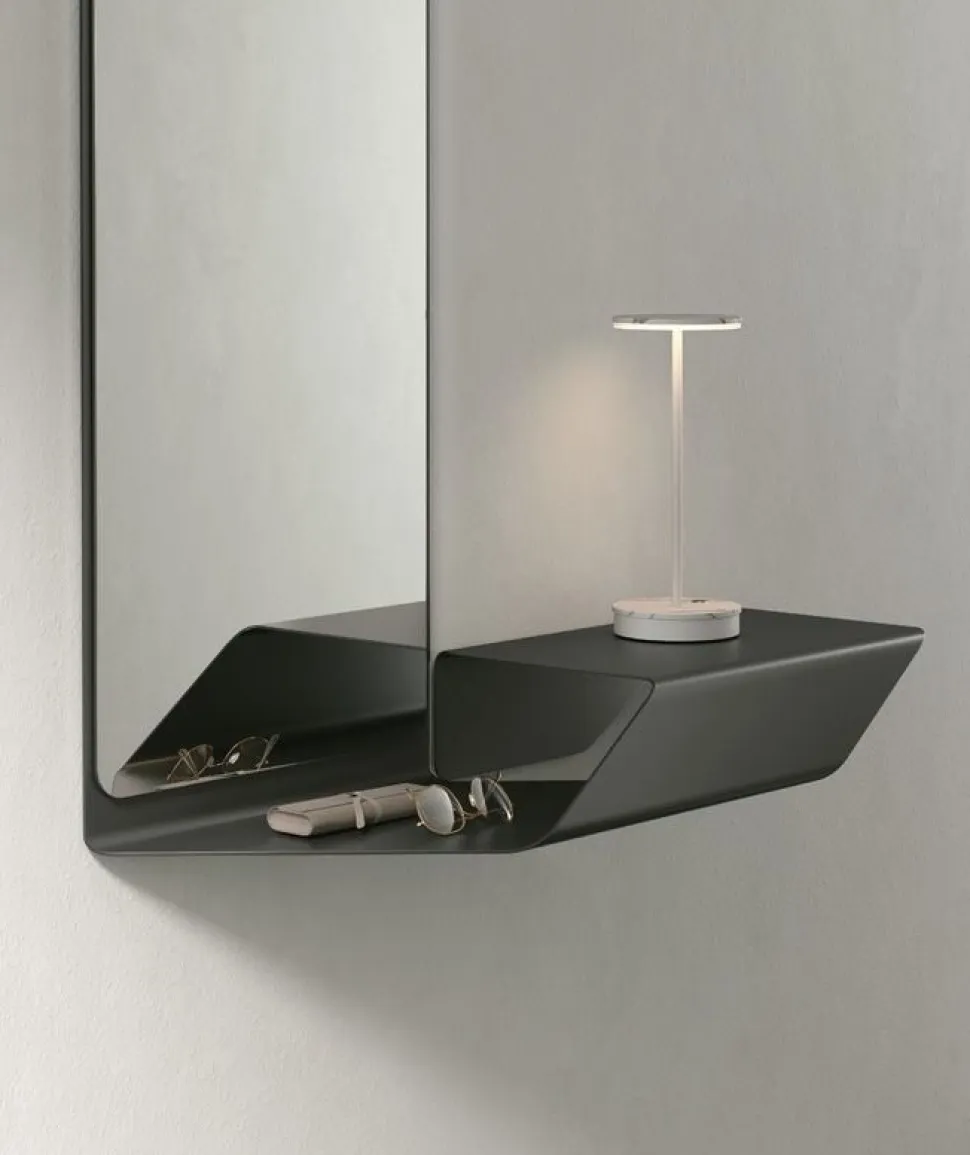 Specchiera con cornice e ripiano in metallo verniciato Prisma