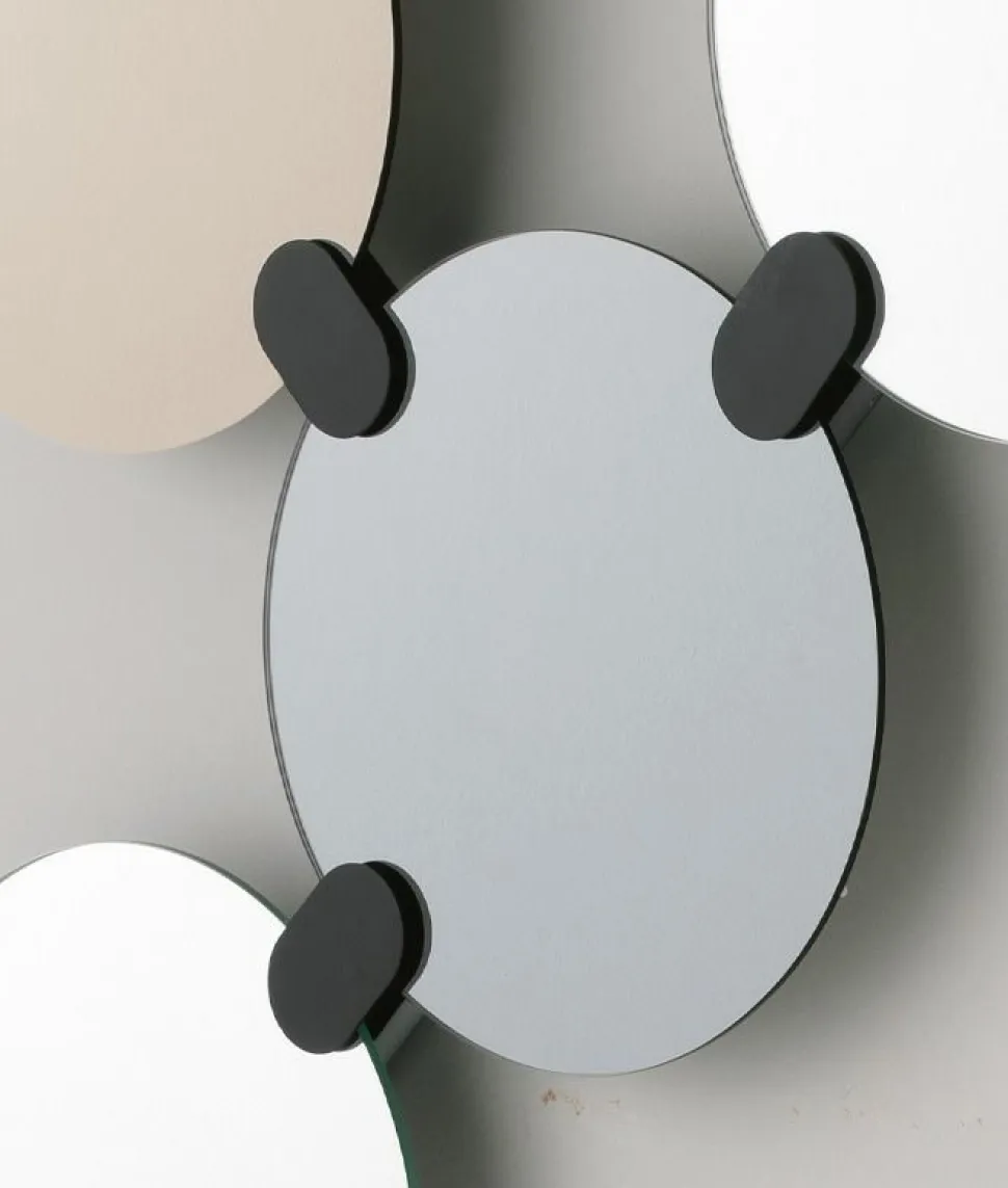 Specchiera decorativa composta da otto specchi di diverse finiture con LED integrato Atomo