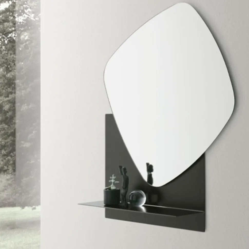 Specchiera sagomata con ripiano in metallo verniciato Double Trouble