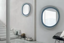 Specchiera Sagomata Nefti disponibile in 2 colori e 2 misure