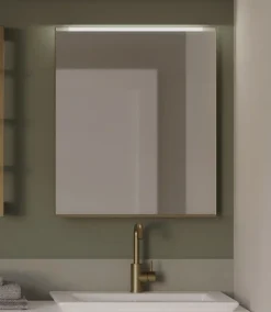 Specchio con cornice e mensola integrata in alluminio disponibile in 3 misure e 3 colori