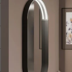 Specchio ovale con luce LED integrata e cornice in metallo nera