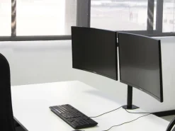 Supporto da tavolo per monitor inclinabile e girevole a 360° singolo o doppio