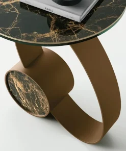 Tavolino angolare con piano in gres porcellanato effetto marmo Trilogy