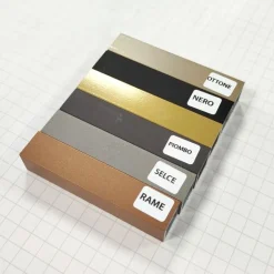 Tavolino da divano in alluminio e vetro personalizzabile