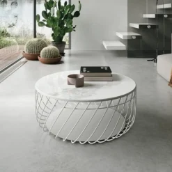 Tavolino da salotto con struttura in metallo Nest disponibile in vari colori