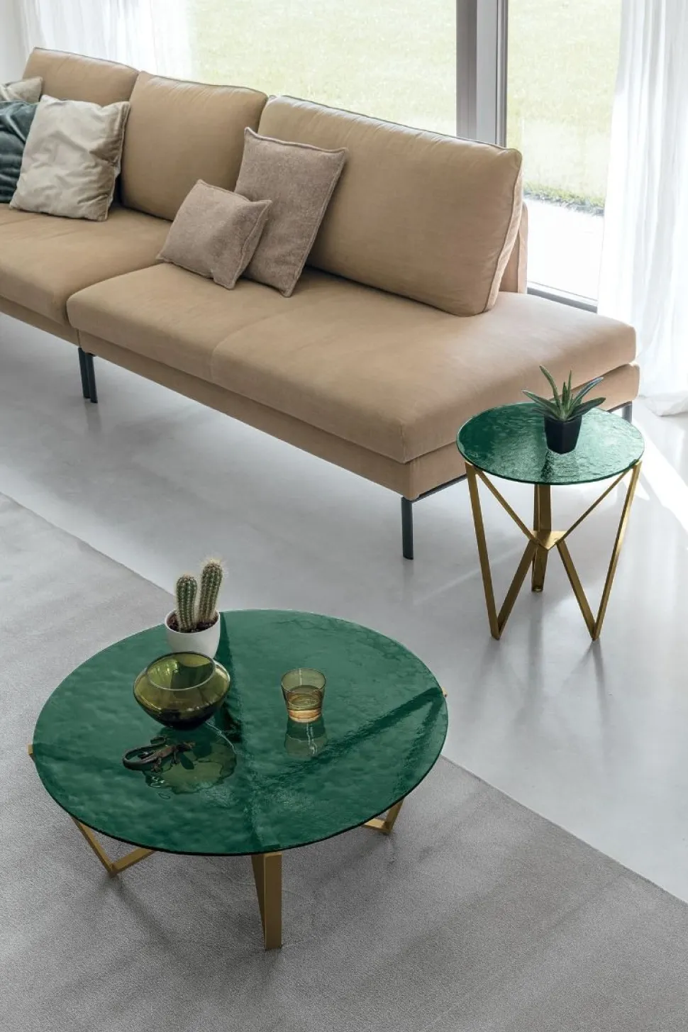 Tavolino da salotto Spider Corner disponibile in vari colori