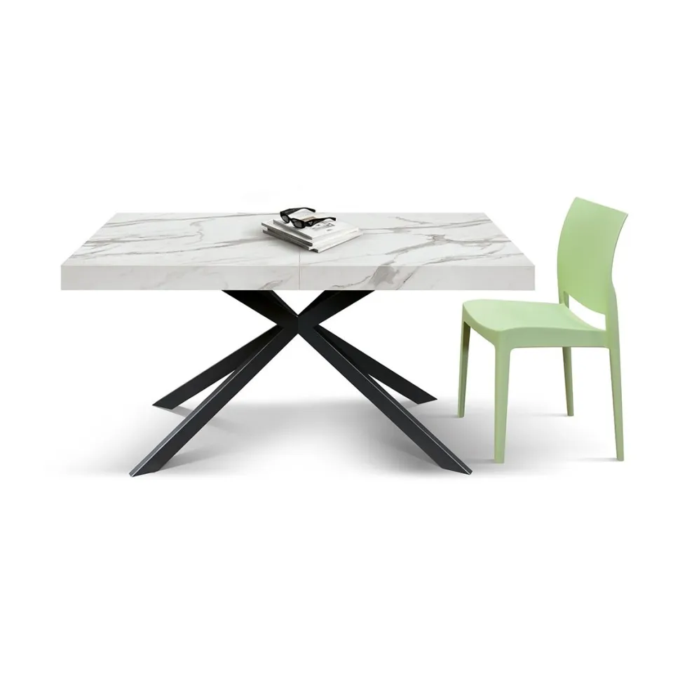 Tavolo allungabile con base a stella in metallo e piano in nobilitato Marmo Bianco Statuario