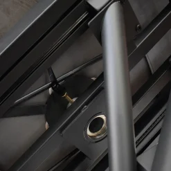 Tavolo Allungabile con base Metallo arrotondata e piano Ceramica Nero Opaco in 2 misure
