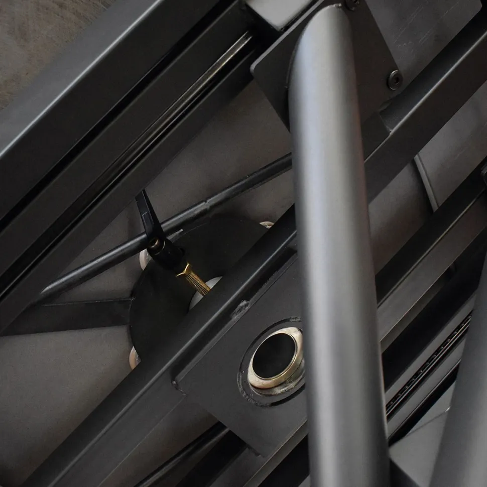 Tavolo Allungabile con base Metallo arrotondata e piano Ceramica Nero Opaco in 2 misure