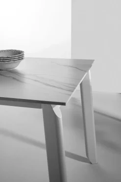 Tavolo allungabile con piano rettangolare in gres porcellanato Efesto disponibile in vari colori L 110