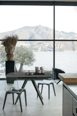 Tavolo allungabile con piano girevole in gres Vortice disponibile in diversi colori L 130