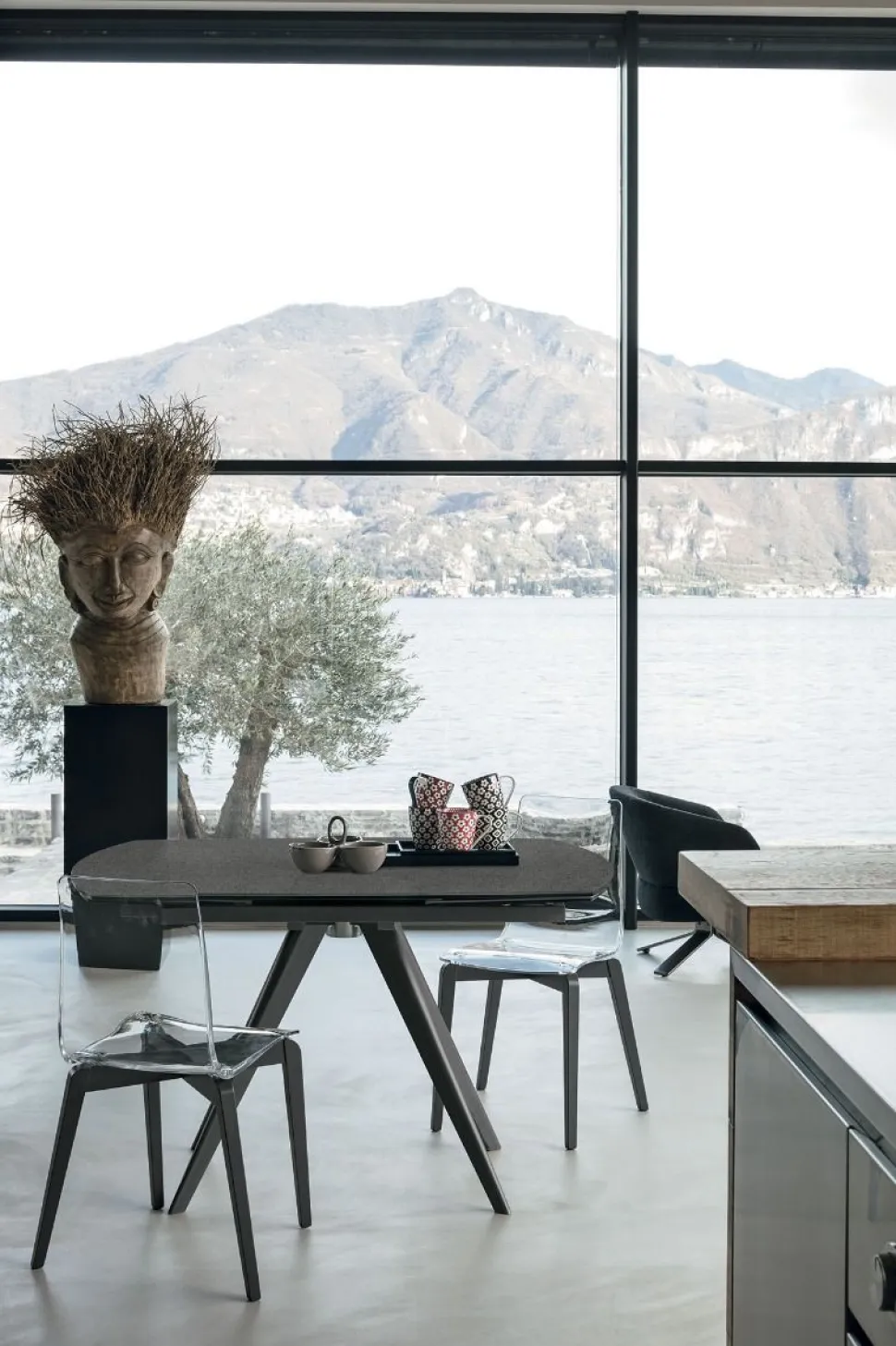 Tavolo allungabile con piano girevole in gres Vortice disponibile in diversi colori L 130