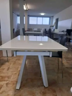 Tavolo allungabile Eco con piano in vetro Bianco