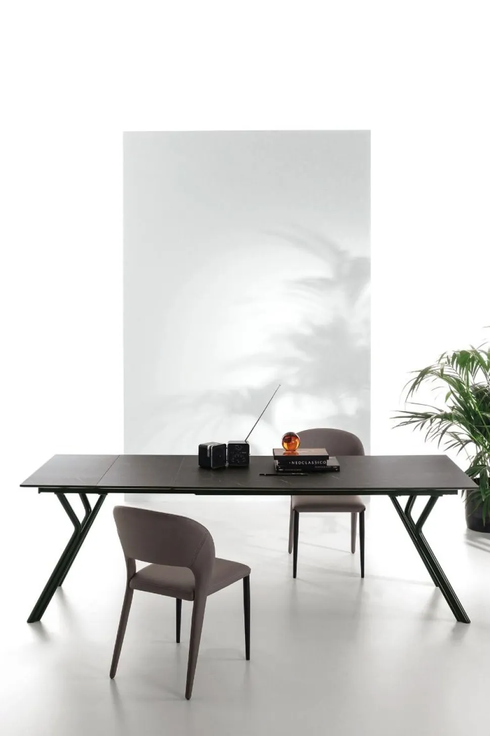 Tavolo allungabile Katana in laminato effetto legno disponibile in vari colori L 130