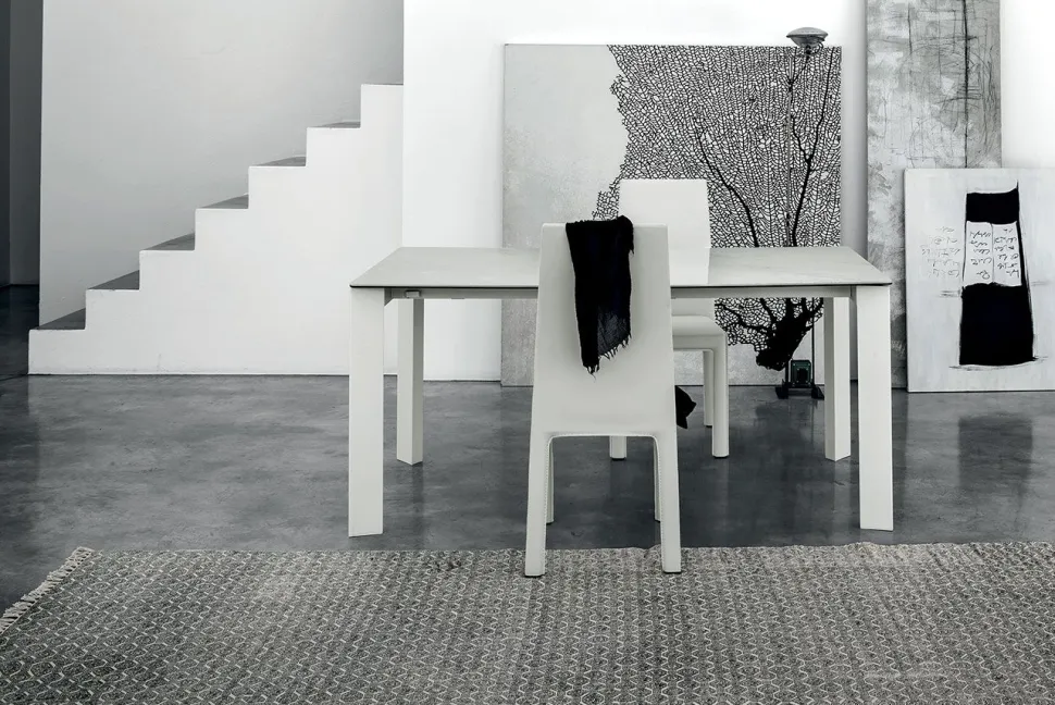 Tavolo allungabile rettangolare con piano in Gres porcellanato Saturno in finitura Carrara L 160