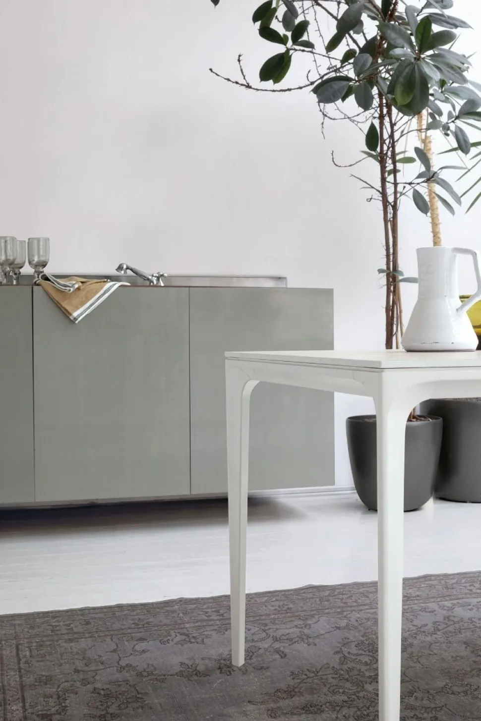 Tavolo fisso Mercury disponibile in 3 misure e vari colori
