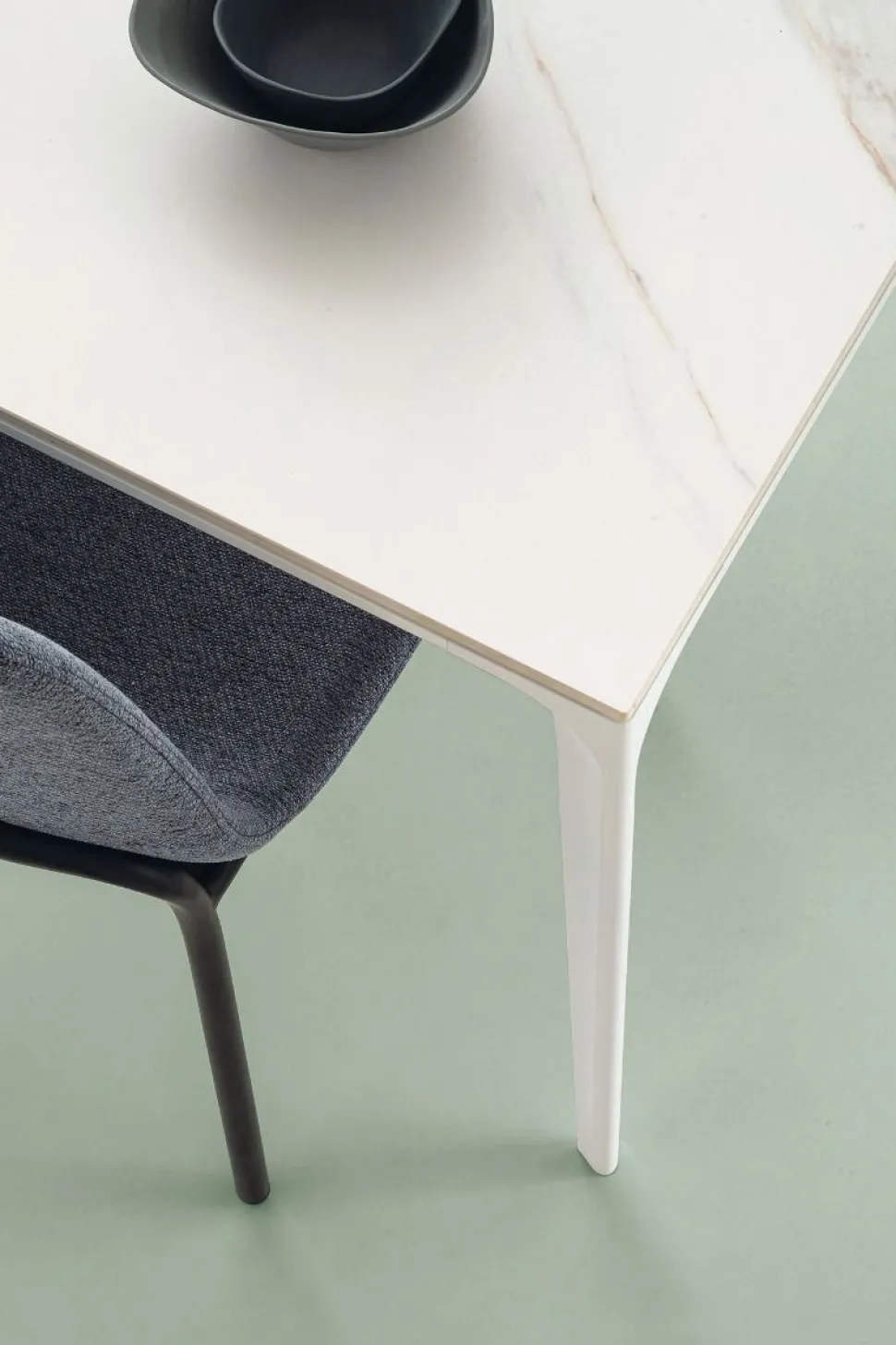 Tavolo fisso Mercury disponibile in 3 misure e vari colori