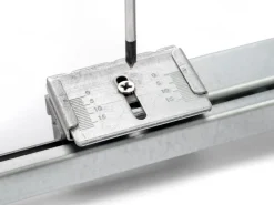 Vassoio estraibile regolabile con chiusura soft per armadi disponibile in 2 colori e 3 misure